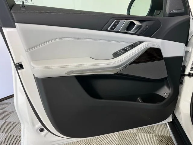 New 2026 Alpine White BMW xDrive50e image 9