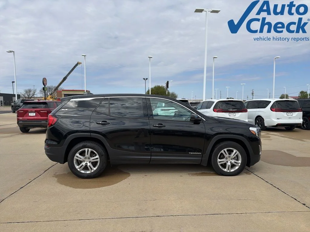 Used 2020 Black GMC SLE image 4