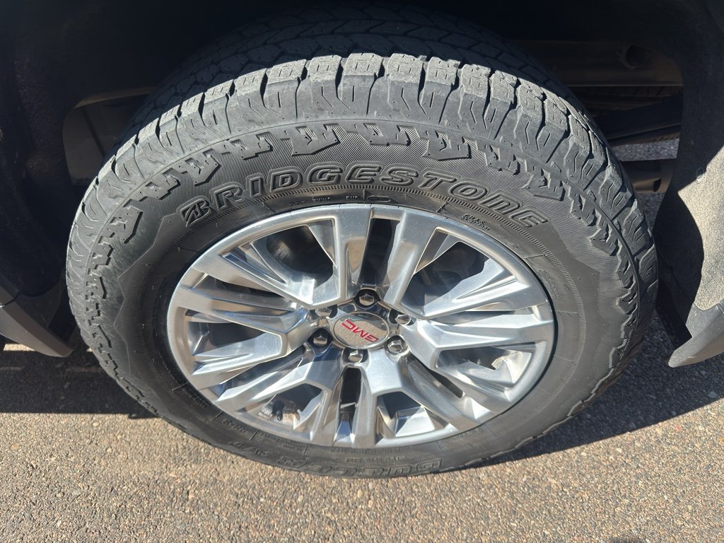 Used 2025 Sterling Metallic GMC Denali image 28