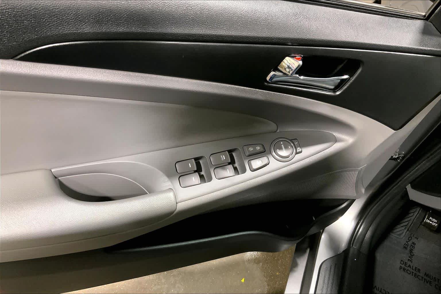 Used 2011 Harbor Gray Metallic Hyundai SE image 35