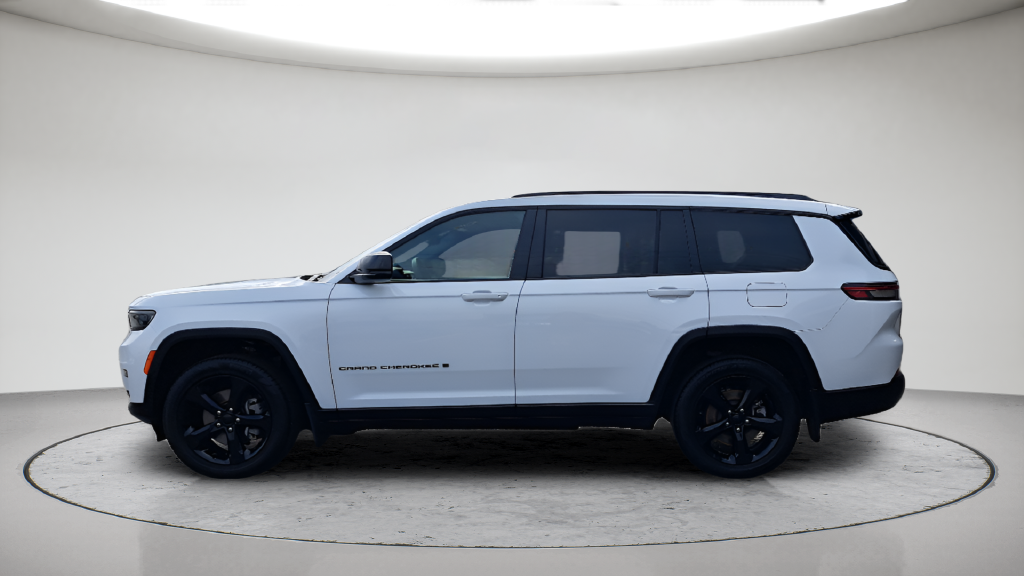Used 2024 White Jeep Limited image 8