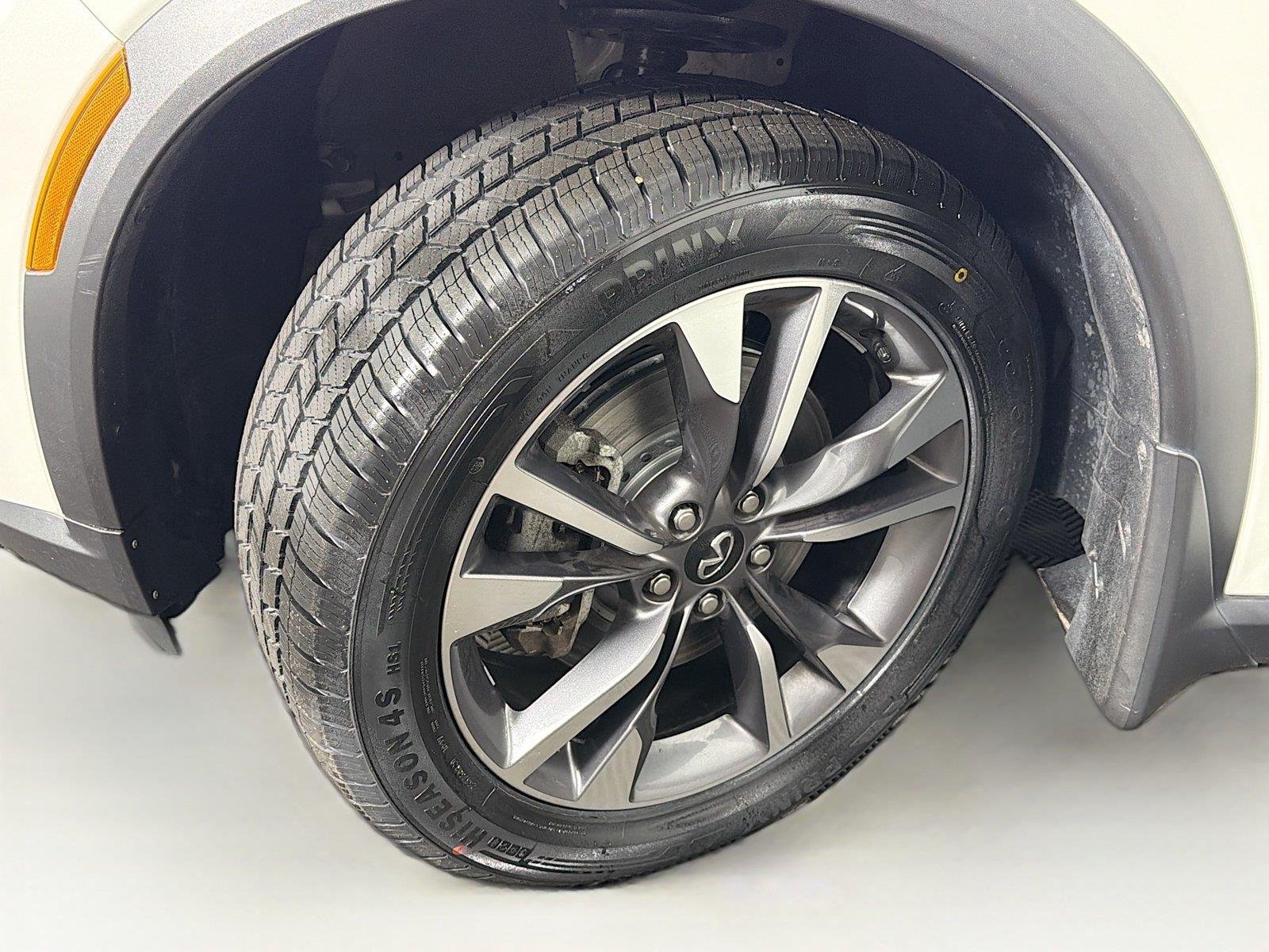 Used 2023 Majestic White INFINITI LUXE image 38