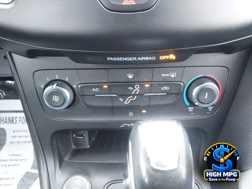 Used 2015 Silver Ford SE image 19