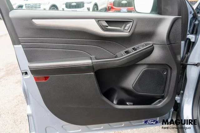 Used 2022 Blue Ford SE image 16