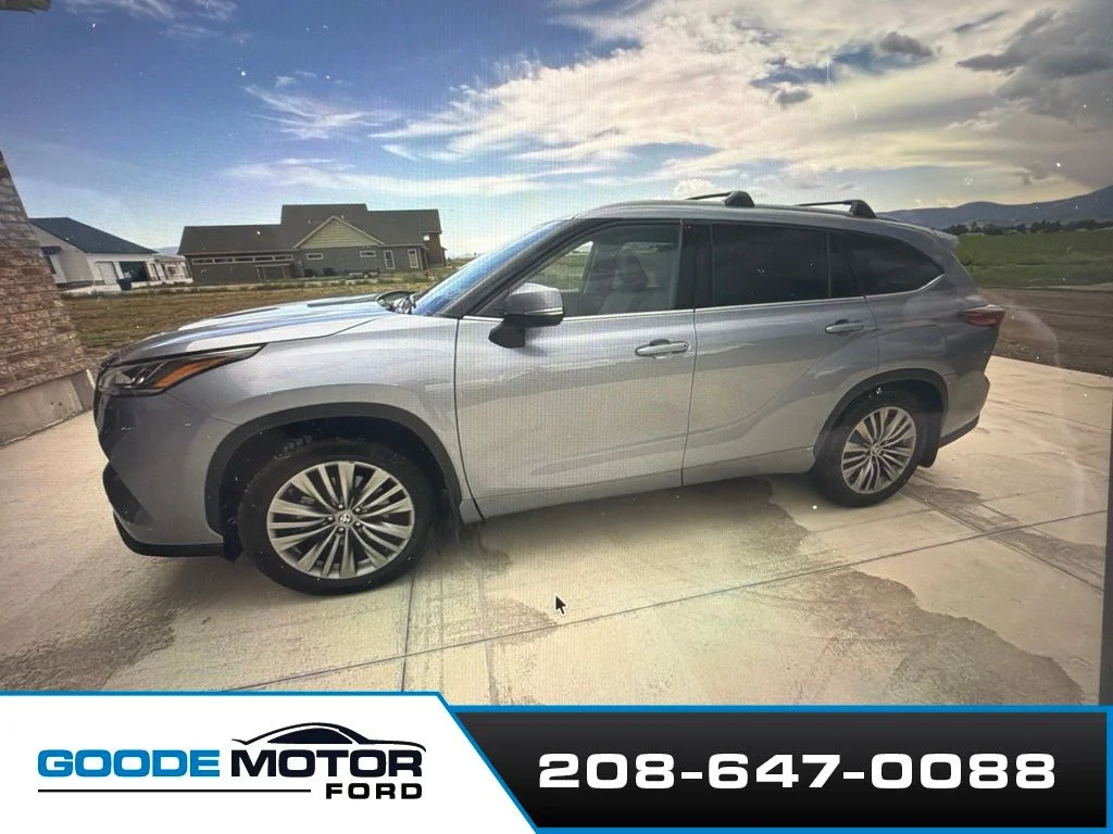 Used 2021  Toyota Platinum image 2