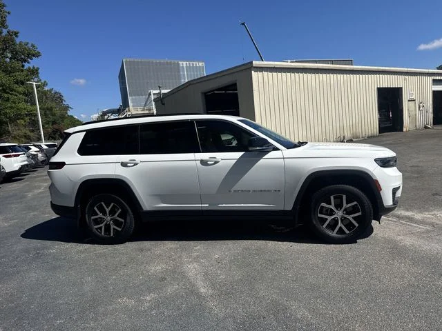 Used 2023 White Jeep Limited image 4