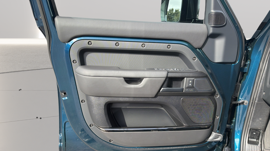 New 2026 Sargasso Blue Land Rover OCTA image 20