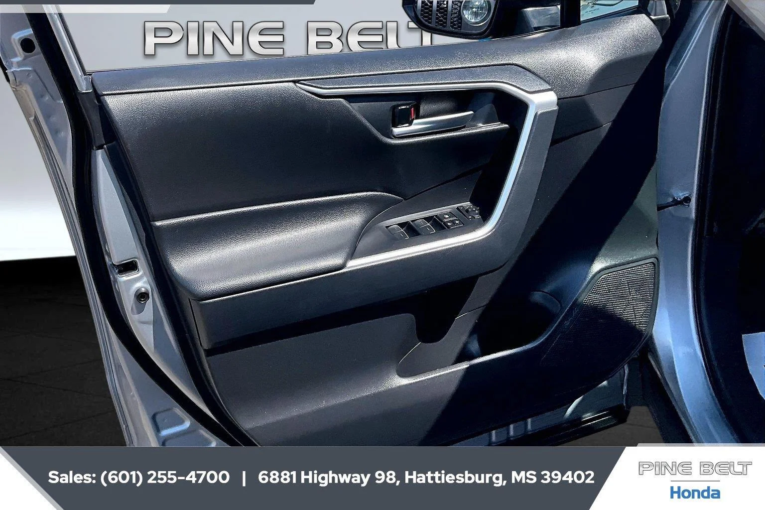 Used 2025 Silver Sky Metallic Toyota XLE image 17