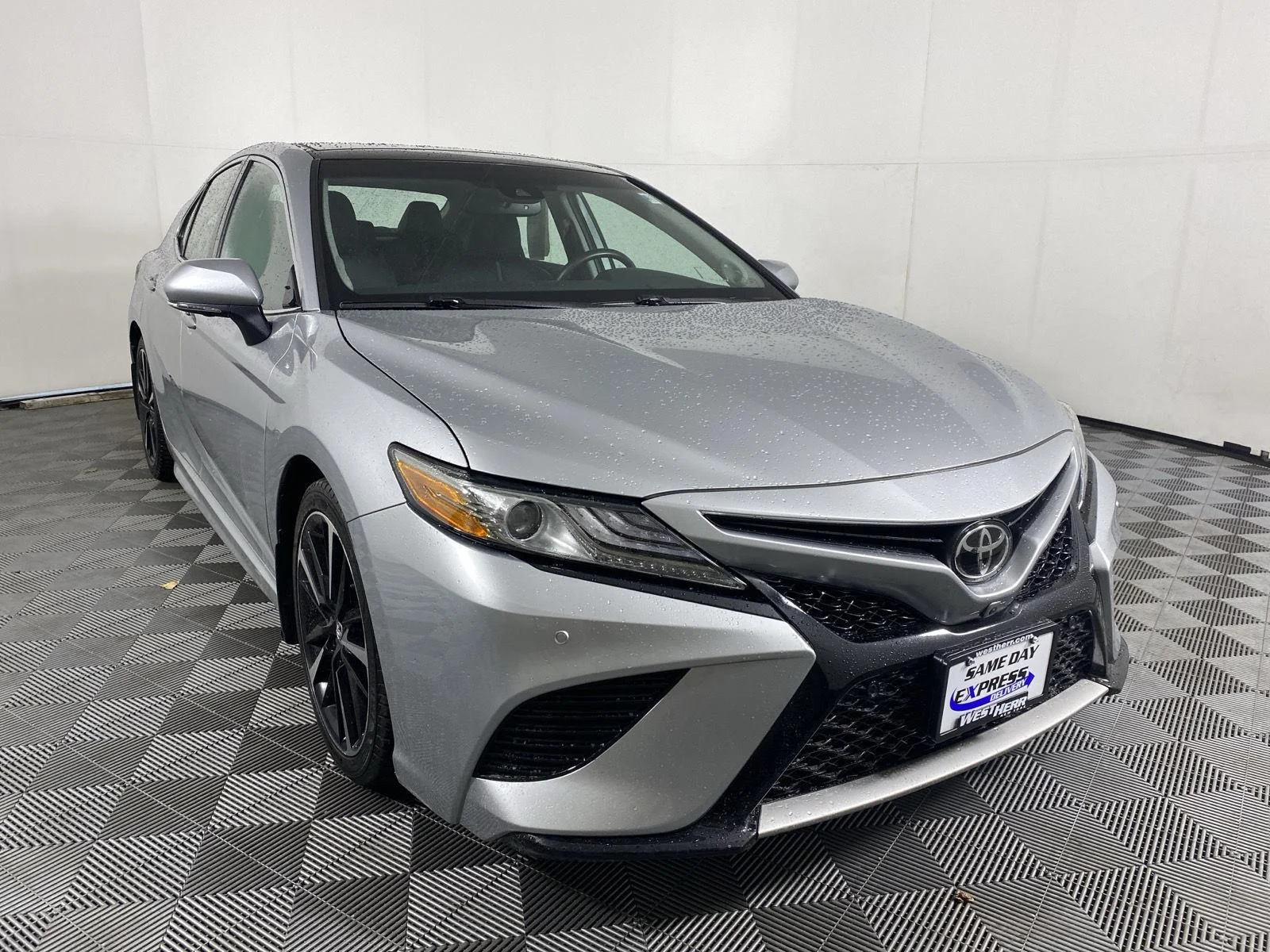 Used 2018 Celestial Silver Metallic Toyota XSE V6 image 15