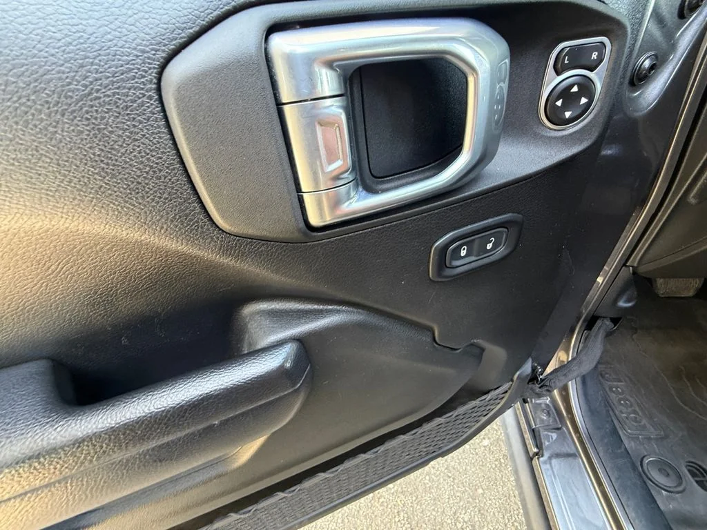 Used 2023 Gray Jeep Mojave image 11