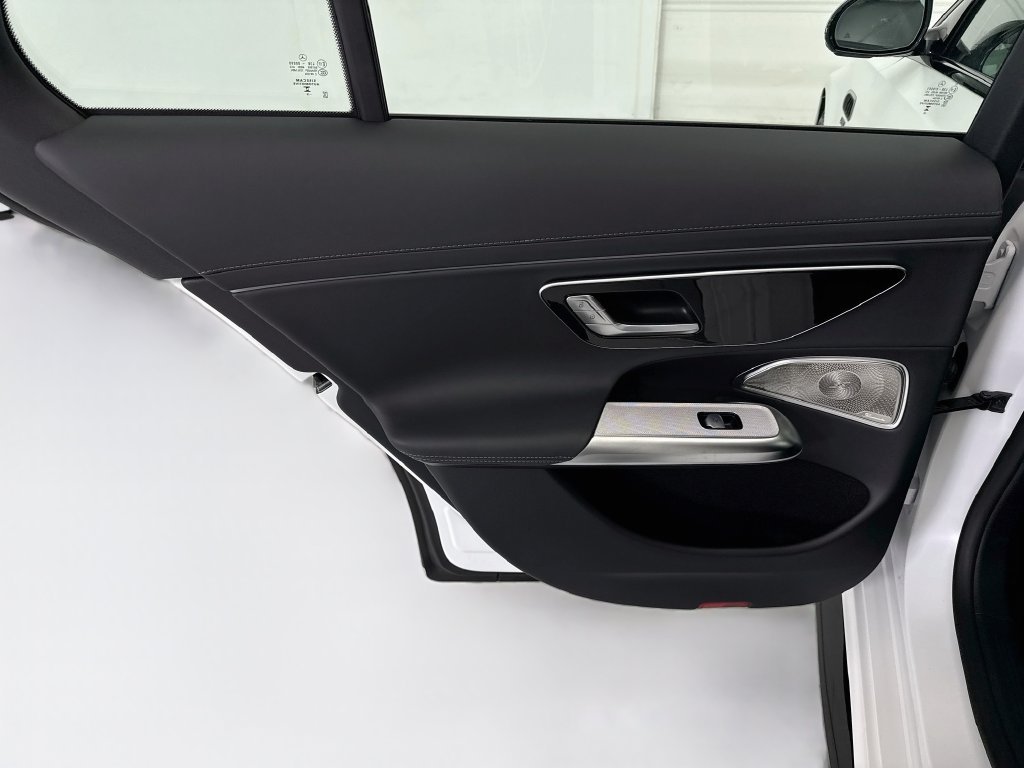 New 2027 MANUFAKTUR Moonlight White Magno Mercedes-Benz E 53 AMG® image 26