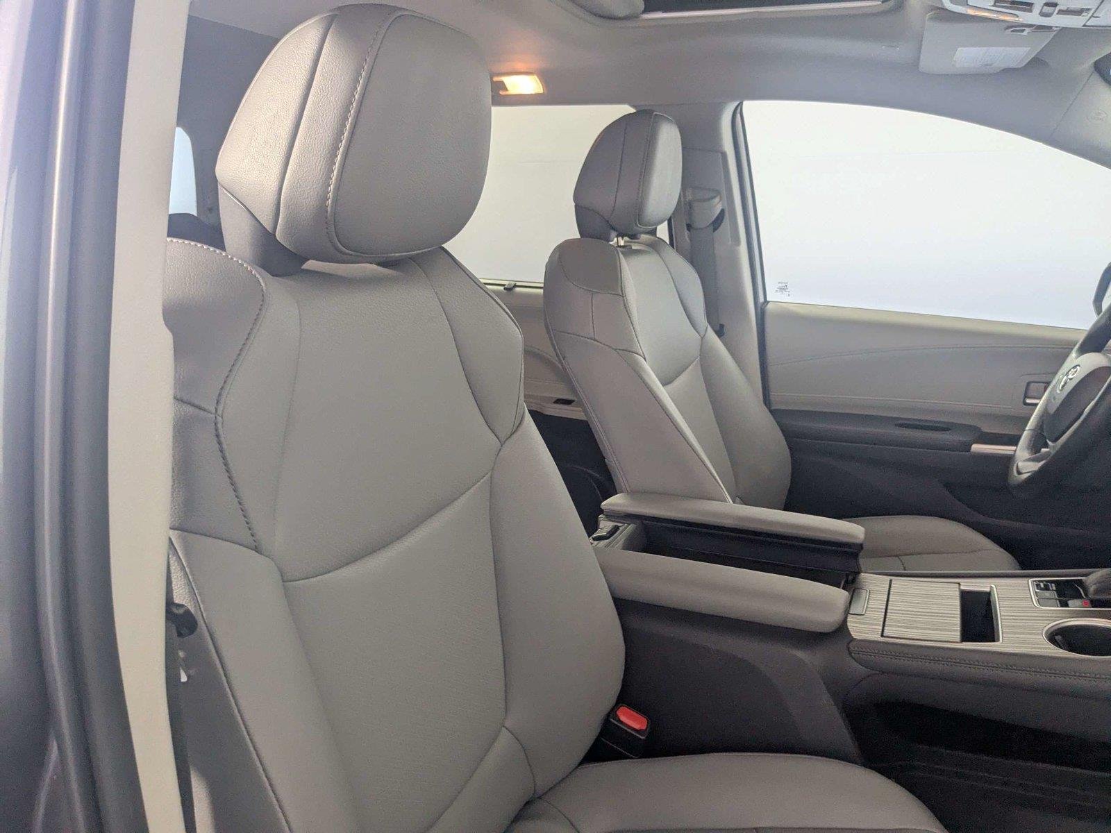 2024 Toyota Sienna XLE - Photo 30