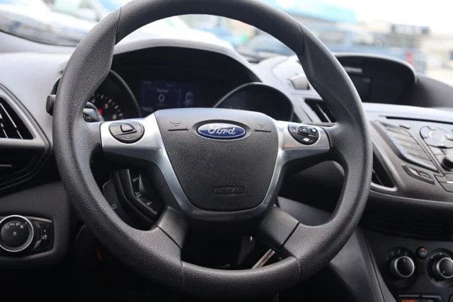 Used 2015  Ford S image 7