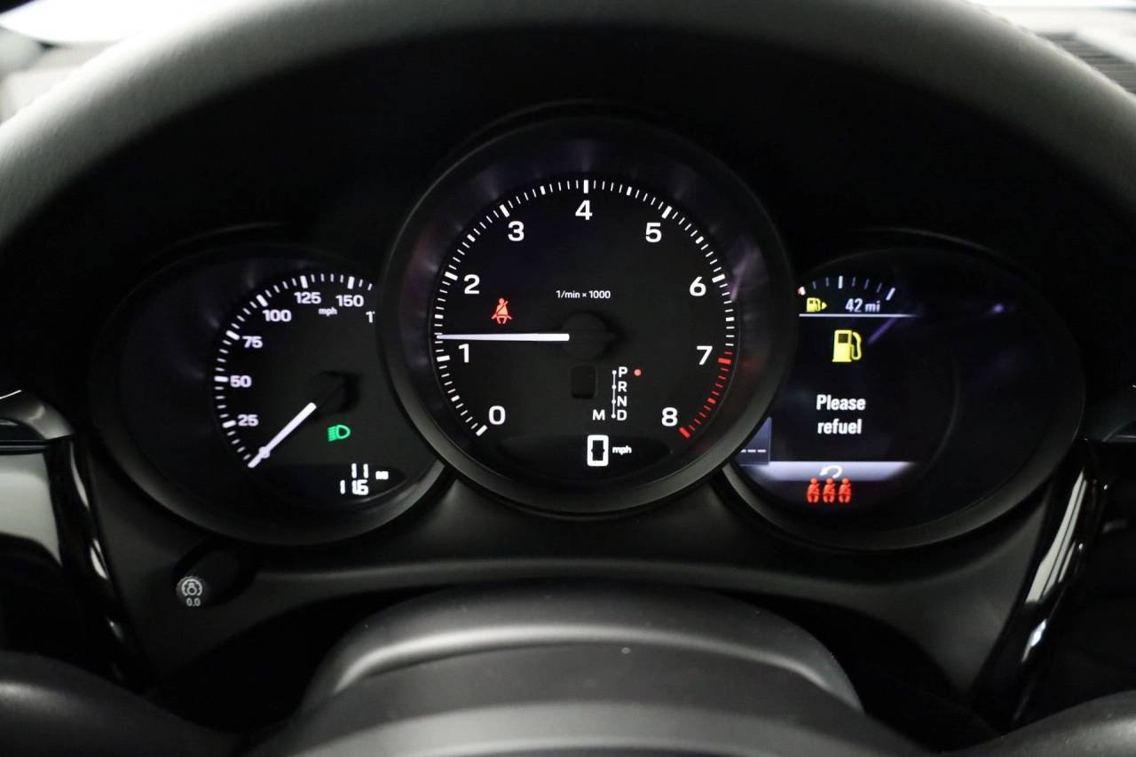 2026 Porsche Macan T - Photo 24