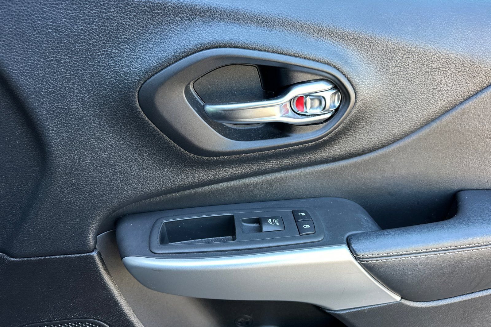 2018 Jeep Cherokee Latitude Plus - Photo 30