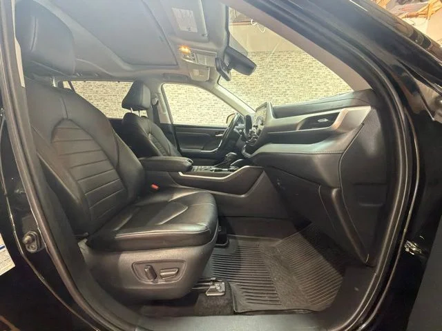 Used 2021 Black Toyota XLE image 11