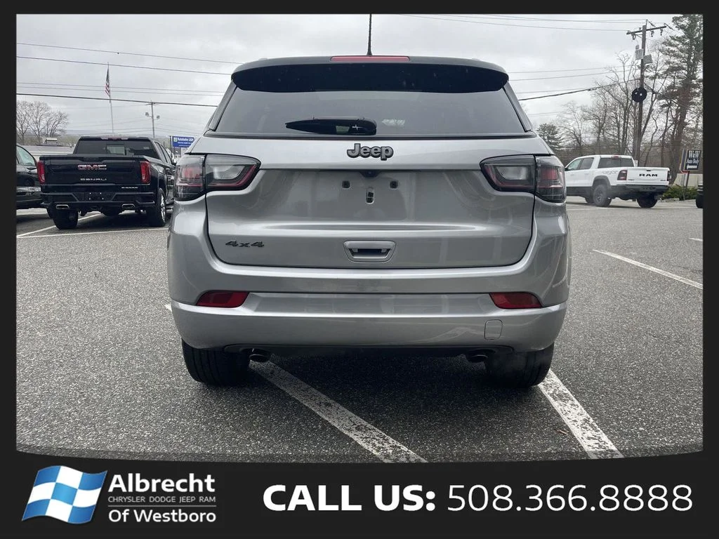 Used 2023 Silver Jeep Limited image 4
