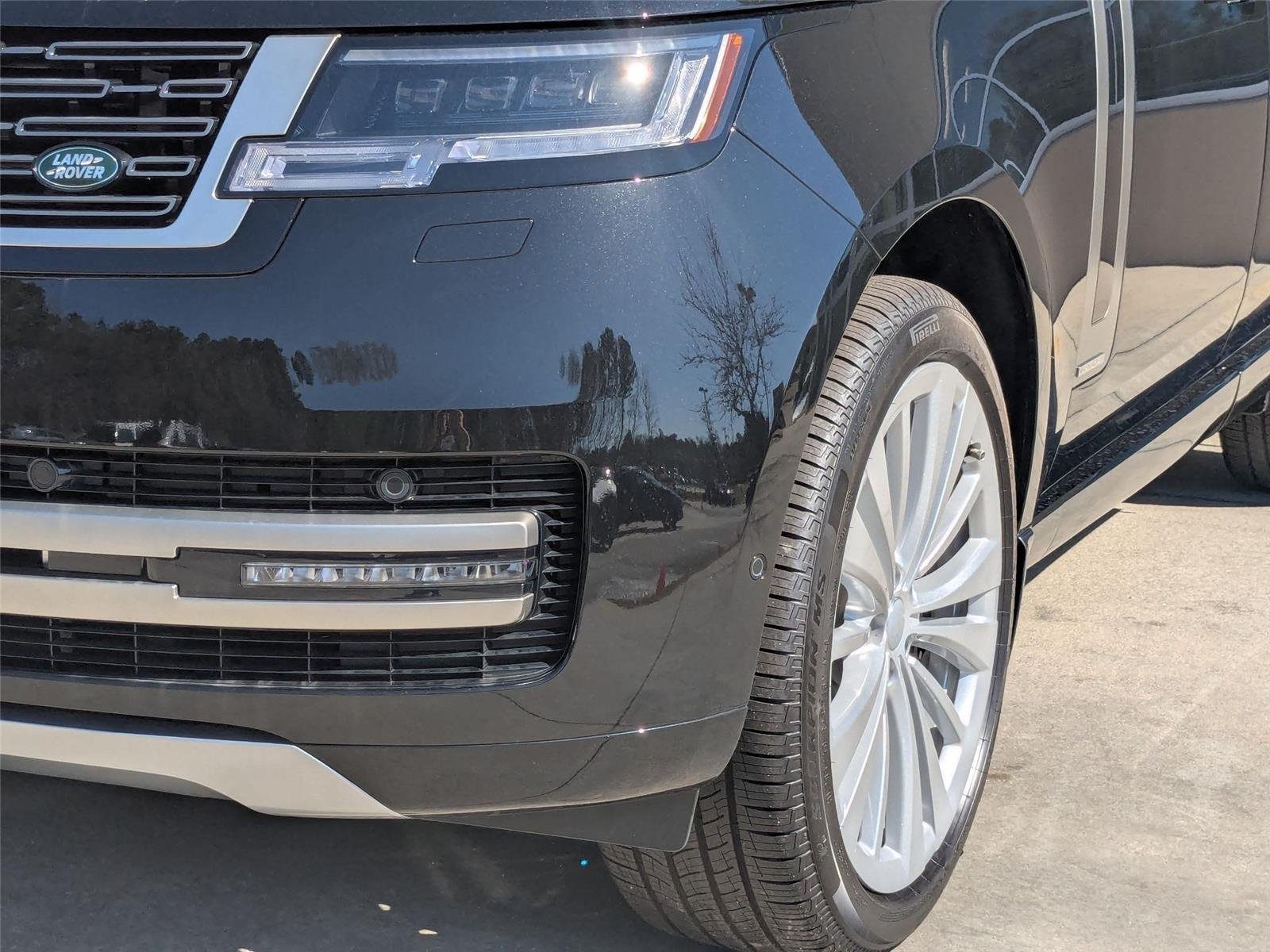 New 2025 Santorini Black Land Rover Autobiography image 9