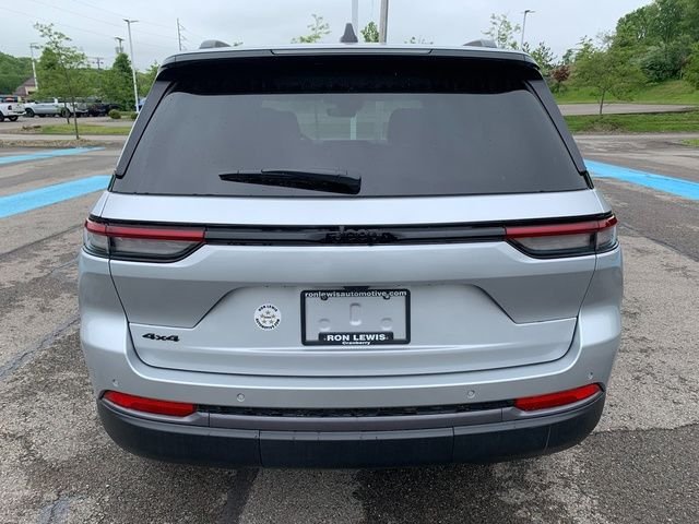 New 2026 Silver Zynith Jeep Altitude image 4