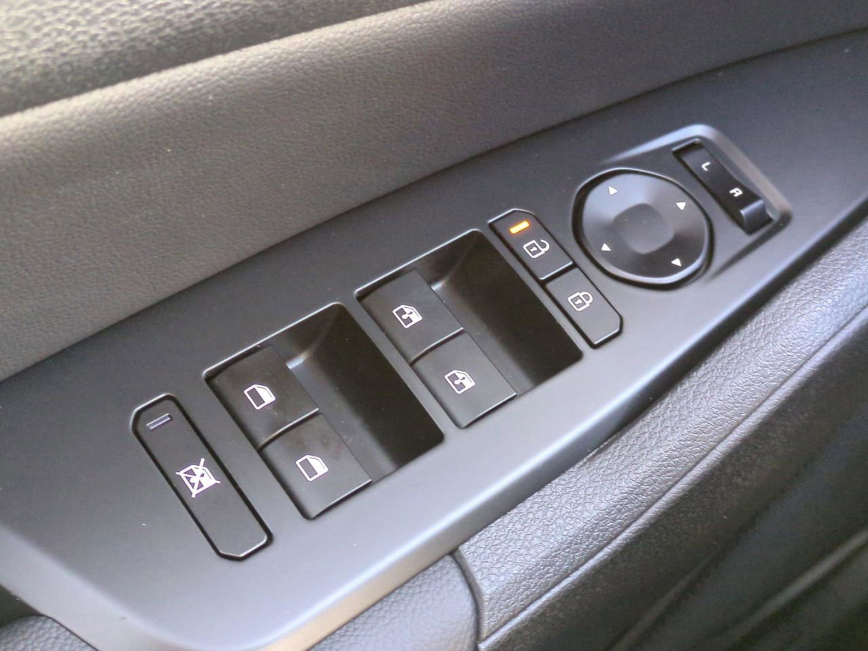 New 2026 Glacial White Pearl Kia EX image 29