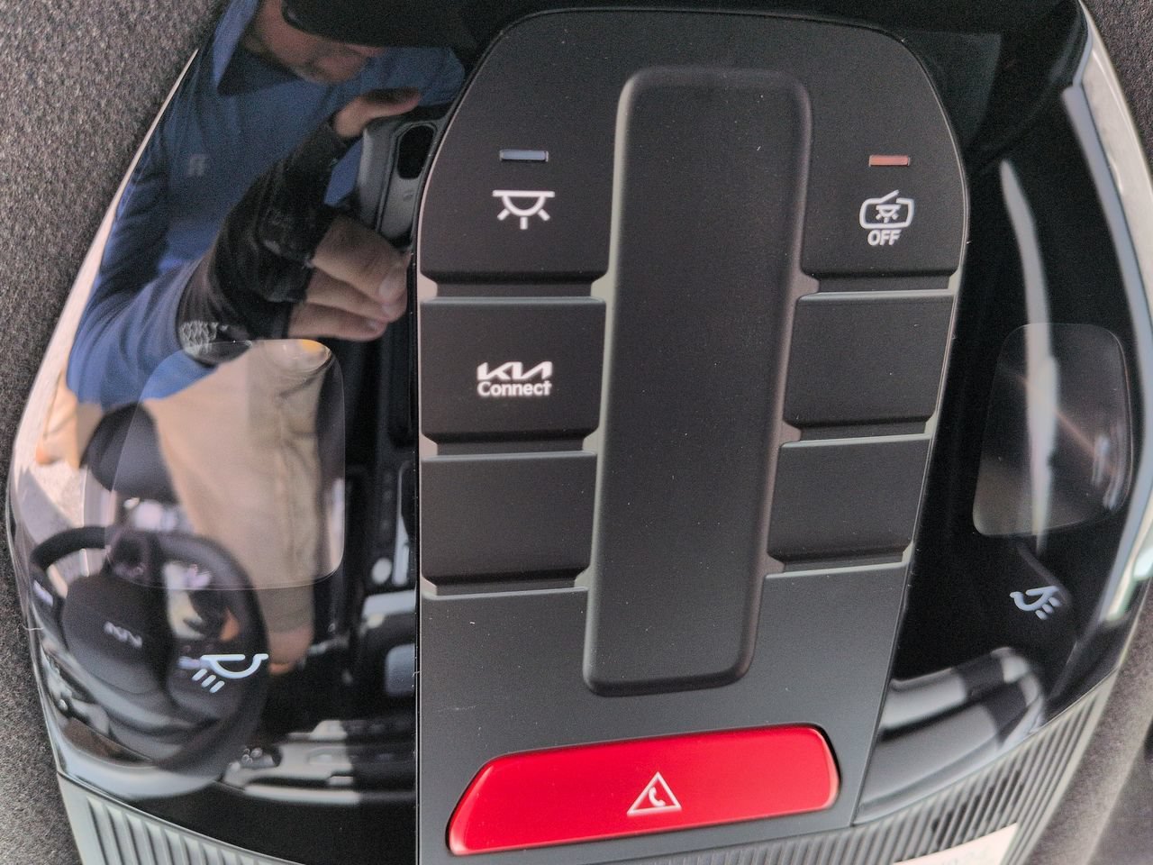 New 2027 Snow White Pearl / Black Roof Kia X-Line S image 23