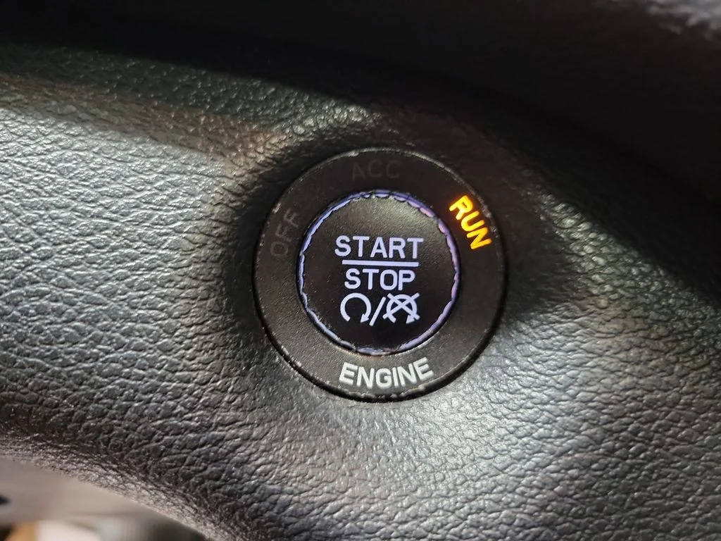 Used 2015 Red Jeep Latitude image 42