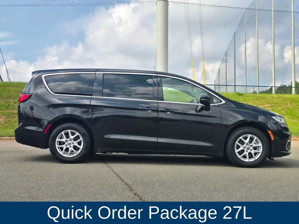 Used 2023 Black Chrysler Touring L image 2