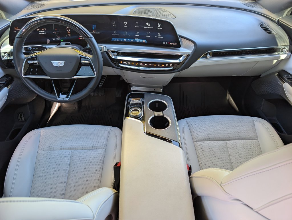 Used 2024 Crystal White Tricoat Cadillac Luxury 2 image 19