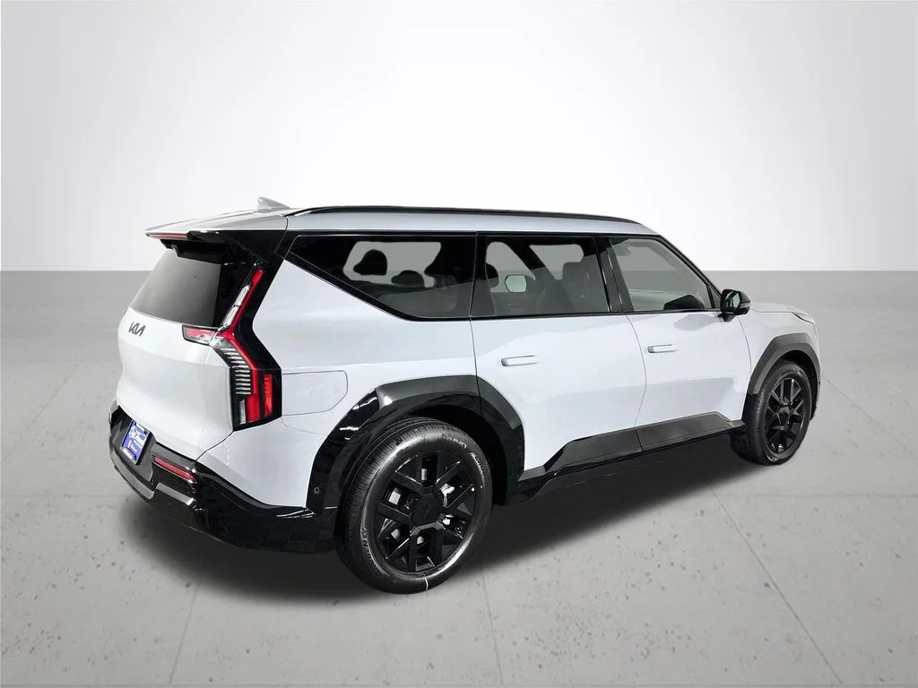 New 2026 Wolf Gray Kia Land AWD image 6