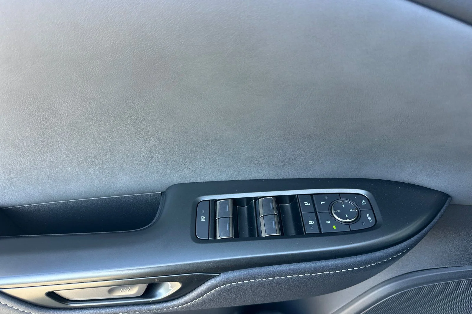 2026 Lexus RZ Premium - Photo 8