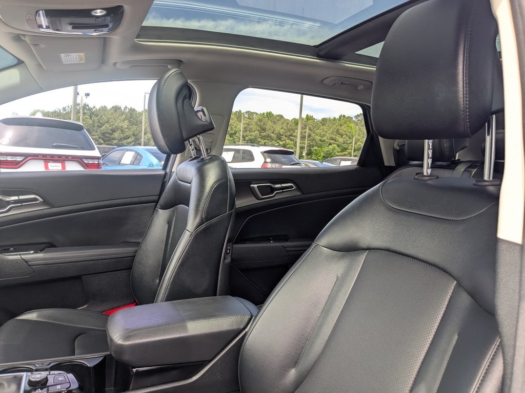 Used 2025 Everlasting Silver Kia EX image 14