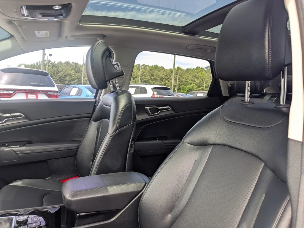 Used 2025 Everlasting Silver Kia EX image 14