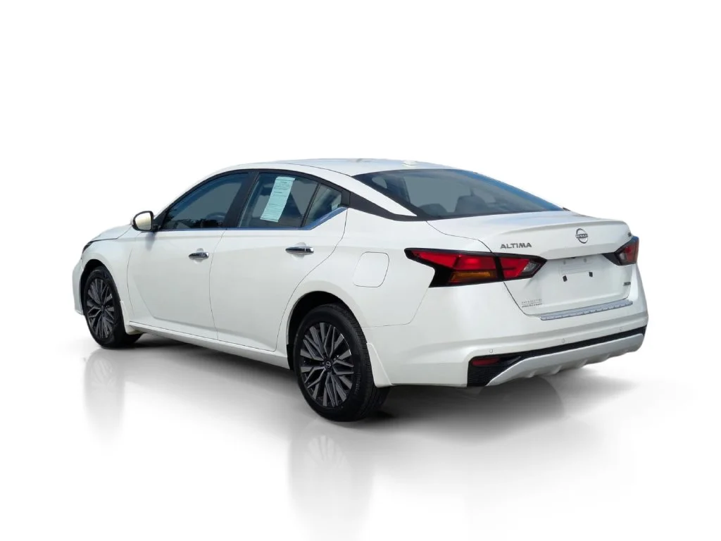Used 2023 White Nissan 2.5 SV image 10