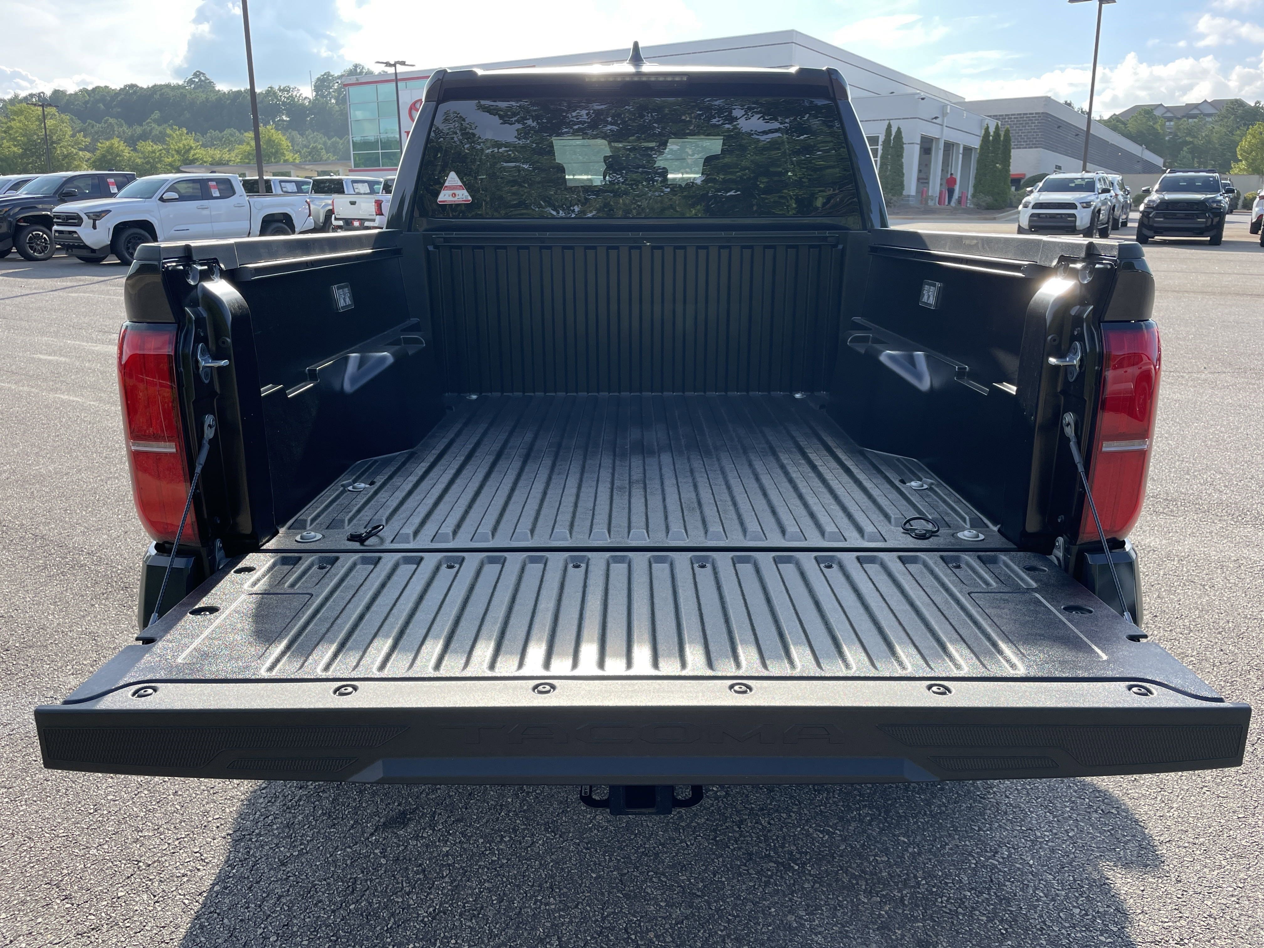 2025 Toyota Tacoma SR5 - Photo 18