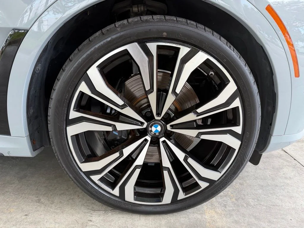 Used 2023 Gray BMW xDrive40i image 22