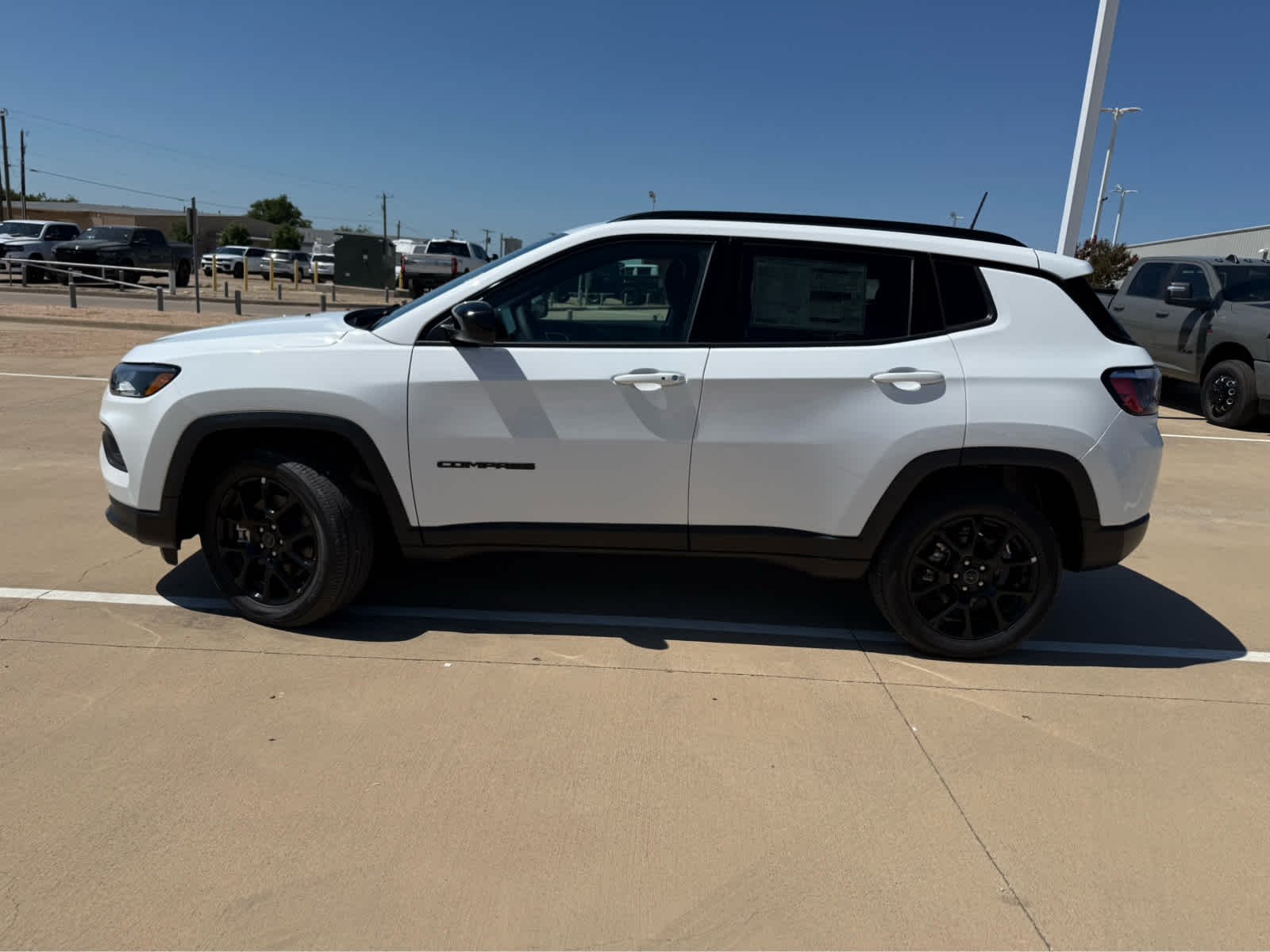 New 2026 Bright White Clearcoat Jeep Latitude Altitude image 9