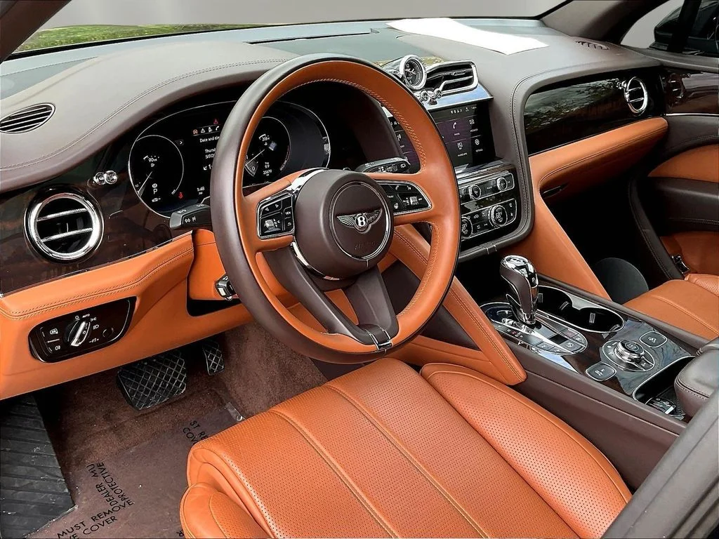 Used 2021 Midnight Emerald Bentley V8 image 17