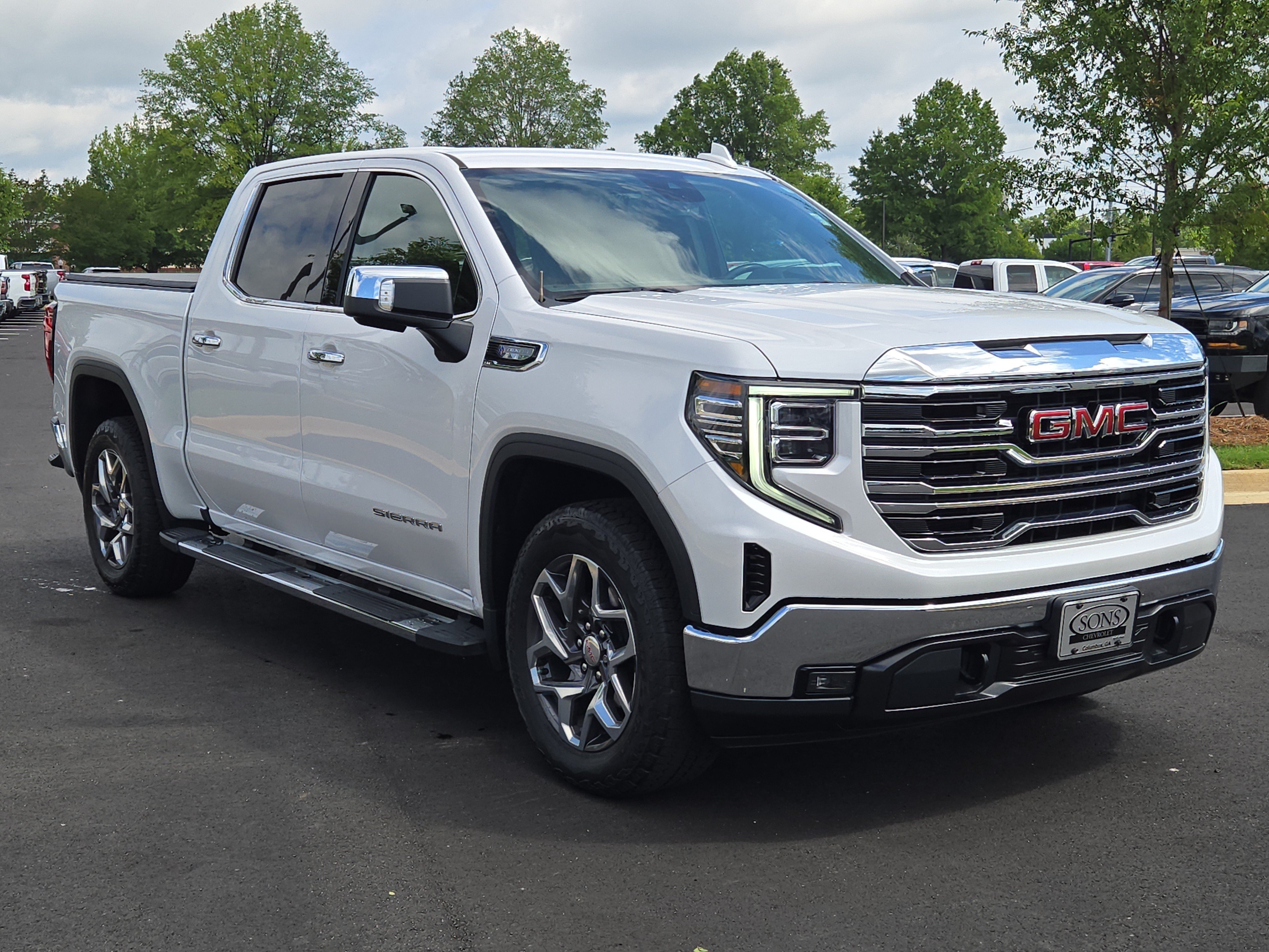 Used 2023 White Frost Tricoat GMC SLT image 5