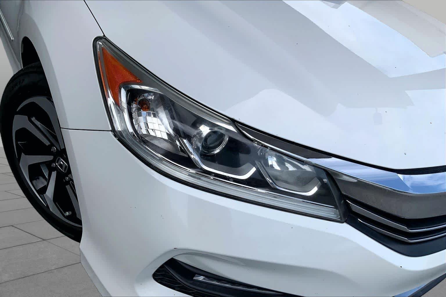 Used 2016 WHITE Honda EX-L image 27