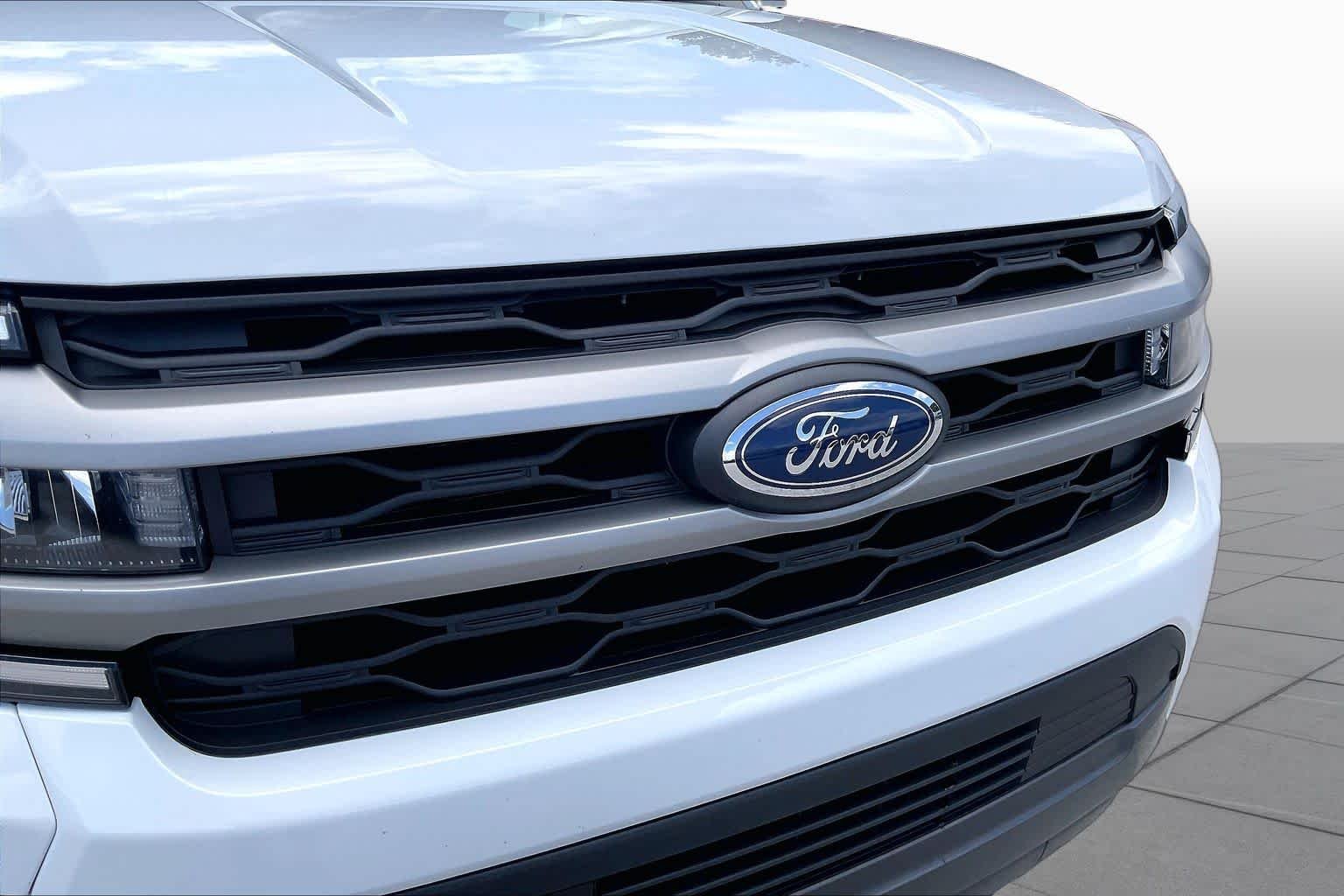 Used 2024 Oxford White Ford XLT image 28