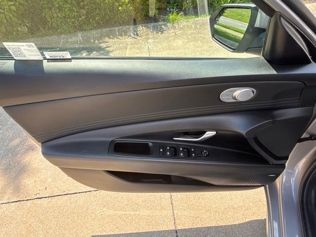 2025 Hyundai Elantra Limited - Photo 15
