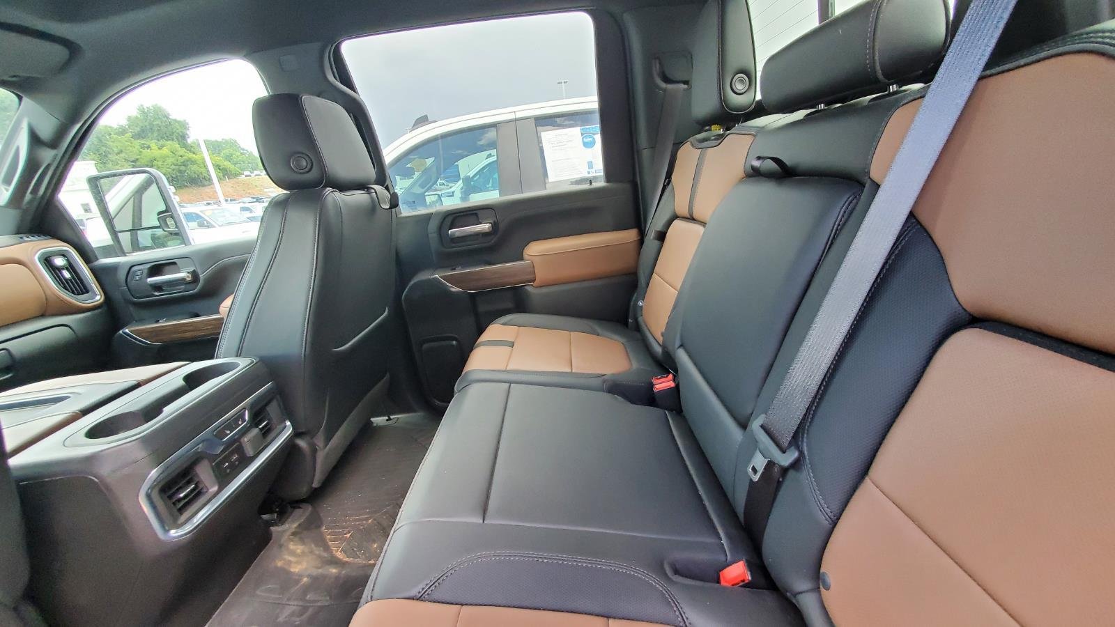 Used 2022 Summit White Chevrolet High Country image 5