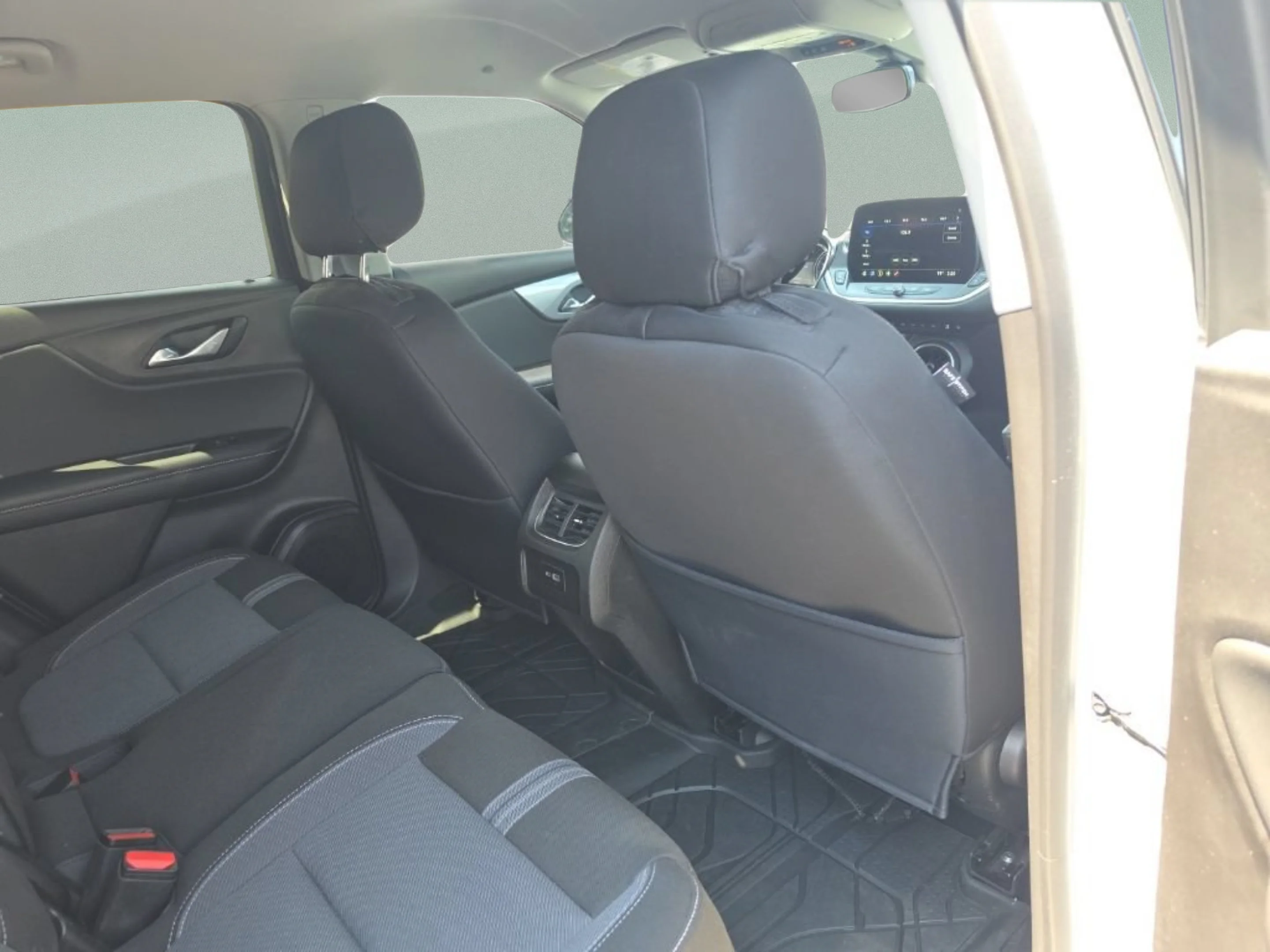 Used 2024 Summit White Chevrolet 2LT image 29
