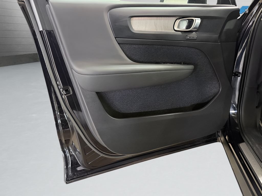 Used 2023 Black Volvo B5 Plus Bright Theme image 10