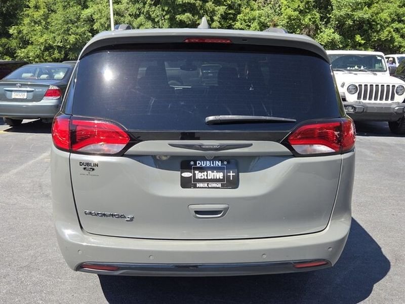 Used 2020 Ceramic Gray Clearcoat Chrysler Touring L Plus image 14