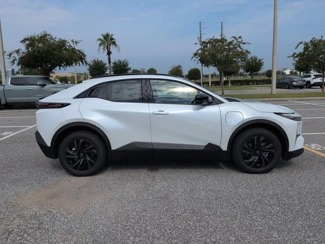 New 2026 Wind Chill Pearl Toyota SE image 3