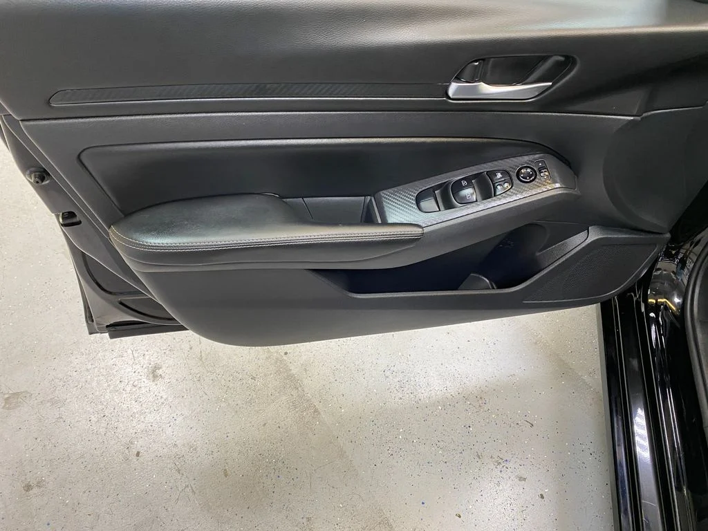 Used 2025 Black Nissan 2.5 SV image 19
