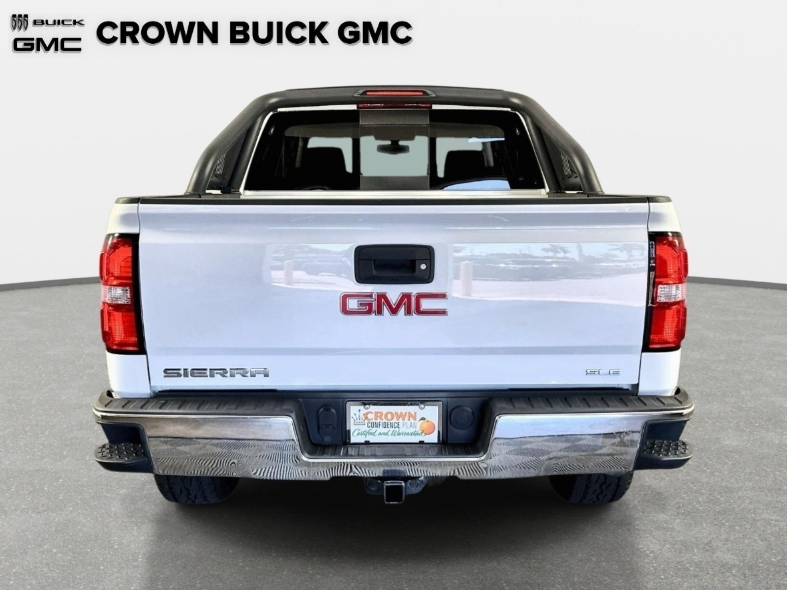 Used 2018 Summit White GMC SLE image 6