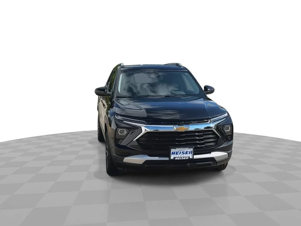 Used 2025 Mosaic Black Metallic Chevrolet LT image 3