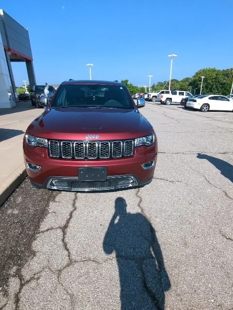 Used 2018 Red Jeep Limited image 3